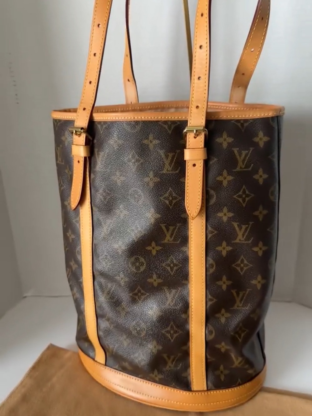 Authentic Large Bucket Shoulder Bag Louis Vuitton.